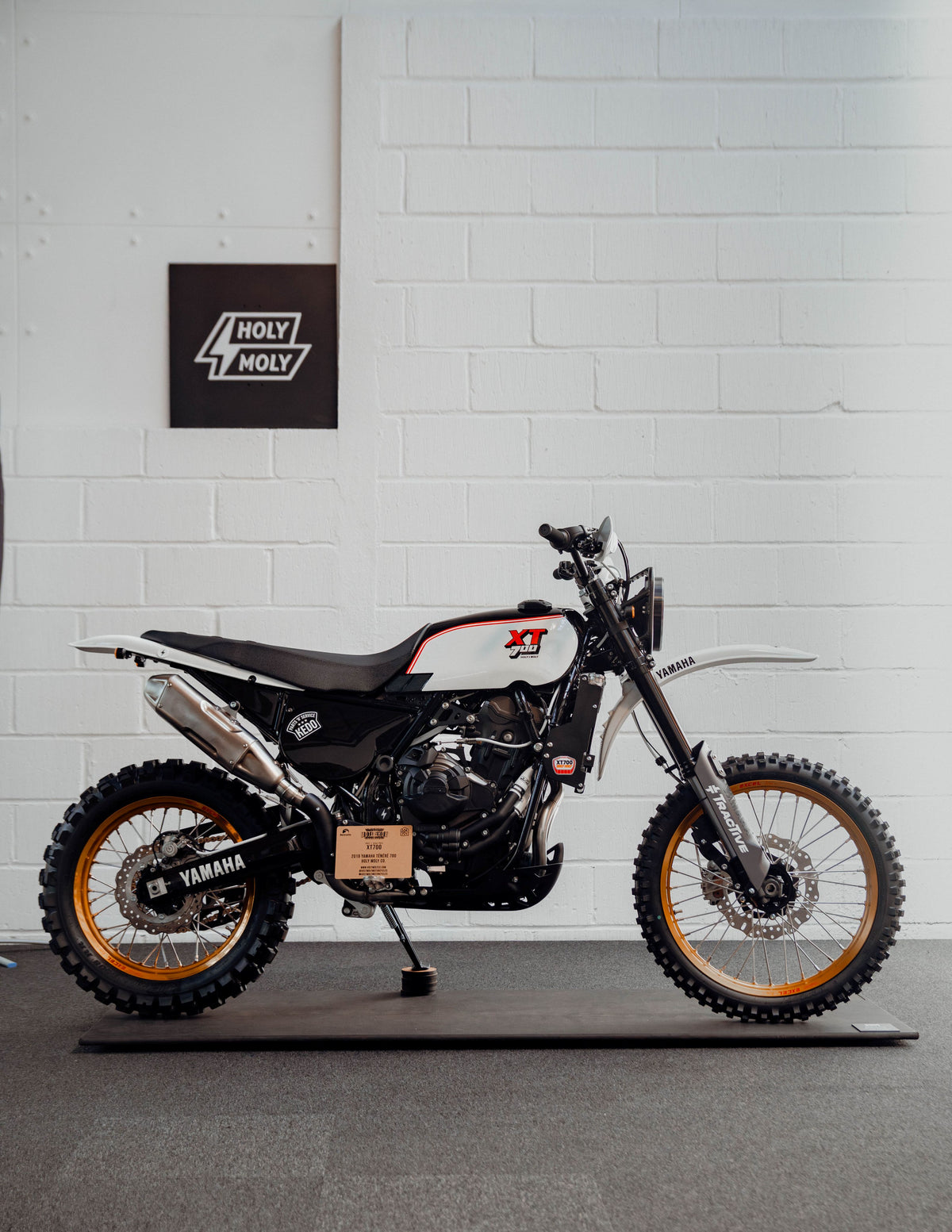 YAMAHA XT700