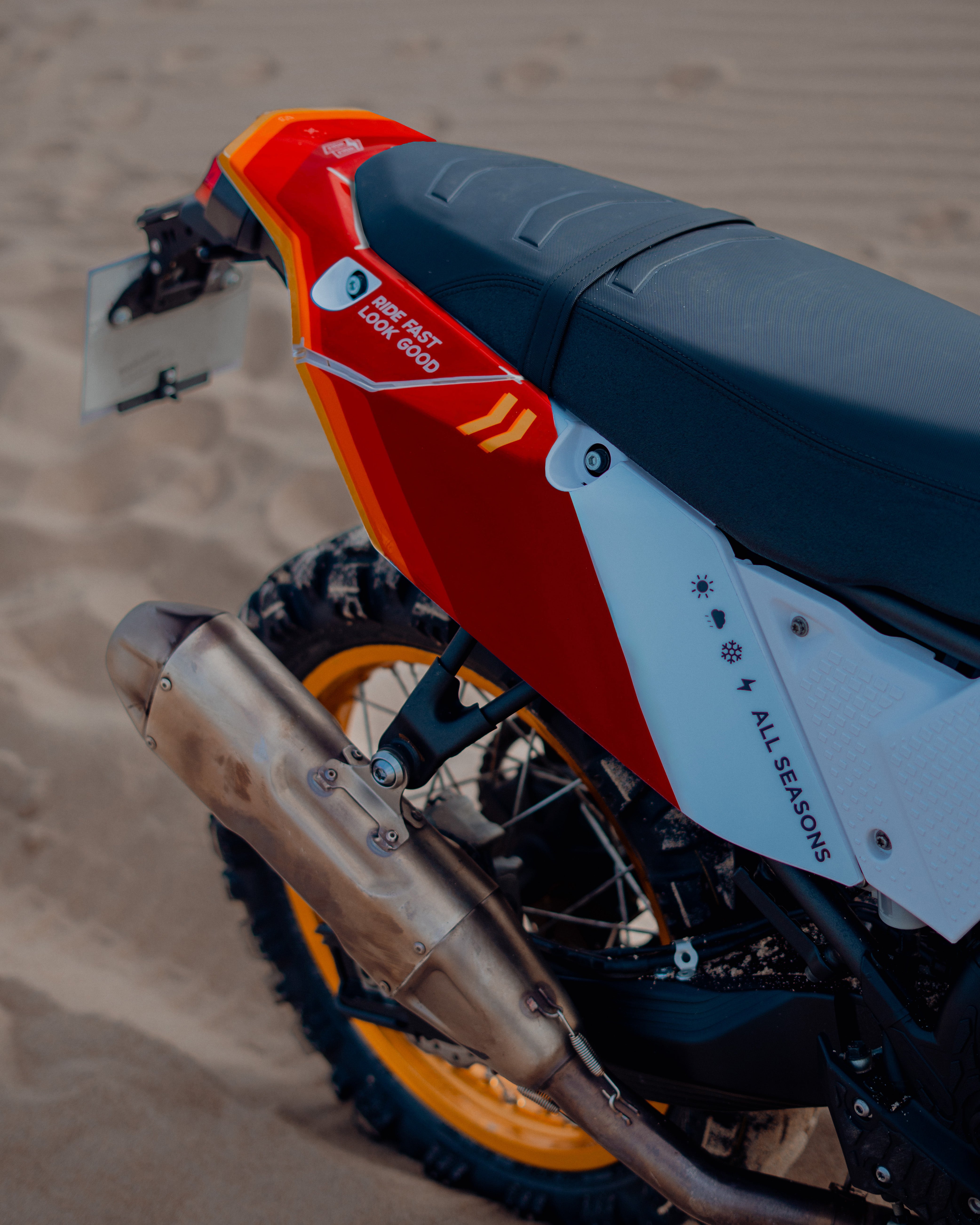 Baja kit white / red